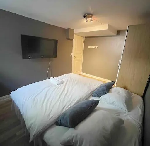 Your Ultimate Group Getaway - Central In Vibrant Bislett Appartement *