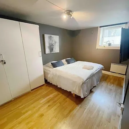 Your Ultimate Group Getaway - Central In Vibrant Bislett *