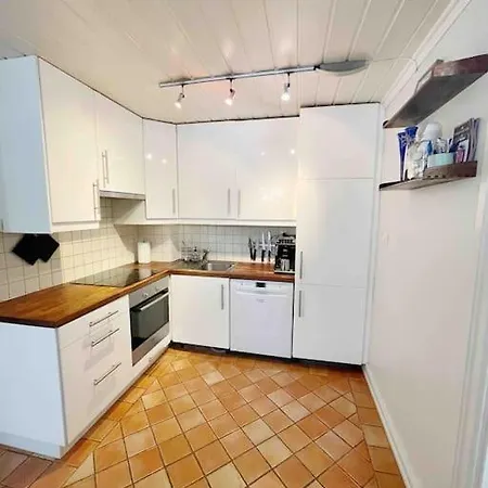Apartment Your Ultimate Group Getaway - Central In Vibrant Bislett *