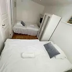 Apartman Your Ultimate Group Getaway - Central In Vibrant Bislett