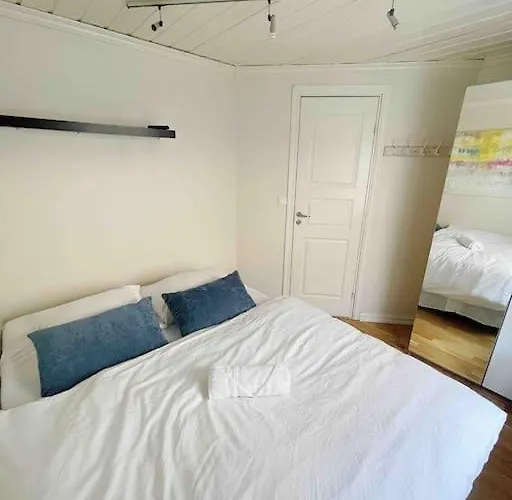Apartment Your Ultimate Group Getaway - Central In Vibrant Bislett *